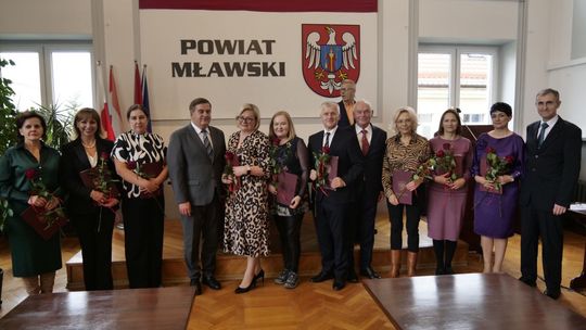 Nauczyciele z Mławy otrzymali Nagrodę Starosty z okazji Dnia Edukacji Narodowej
