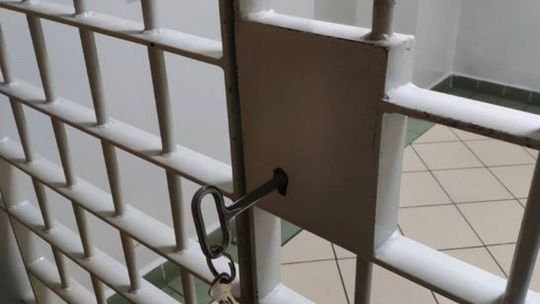 Nie chciał otworzyć drzwi policjantom 
