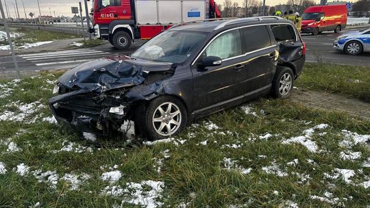 Nieustąpienie pierwszeństwa powodem groźnej kolizji w Ciechanowie