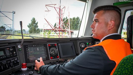 Niewidoczni kolejarze. Dziś ich święto. Zobacz jak wygląda ich praca