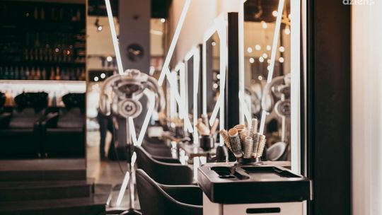 Niezbędne wyposażenie salonu fryzjerskiego – co musi obejmować?