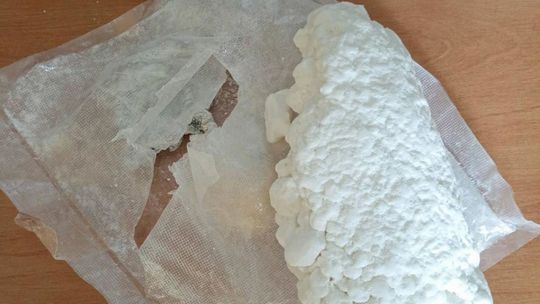 Nieznany mężczyzna z narkotykowym pakunkiem zatrzymany w Płońsku