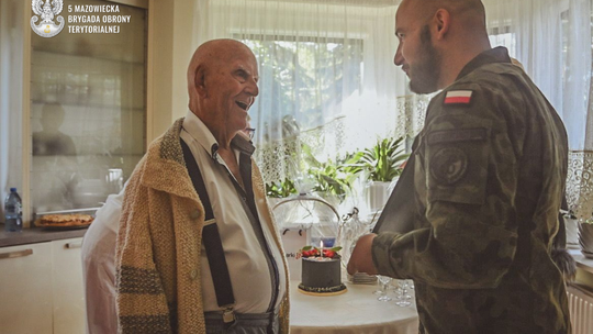 Tadeusz Wojciechowski, Powstaniec Warszawski, podczas obchodów swoich setnych urodzin w Markach.