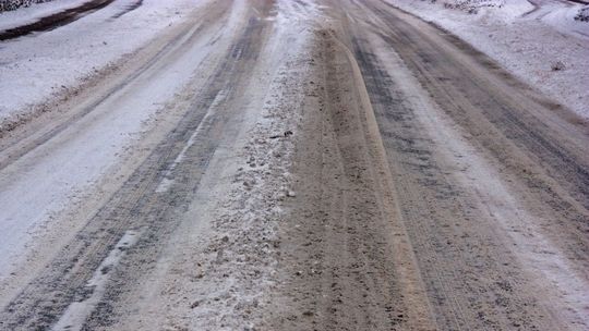 Nocna akcja w gminie Ojrzeń. Mundurowi znaleźli wyziębionego mężczyznę przy drodze Nocna akcja w gminie Ojrzeń. Mundurowi znaleźli wyziębionego mężczyznę przy drodze