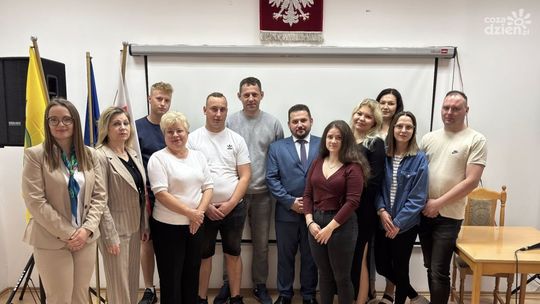 Nowe firmy rozwijają skrzydła w powiecie przasnyskim - przedsiębiorcy podpisali umowy na dofinansowanie
