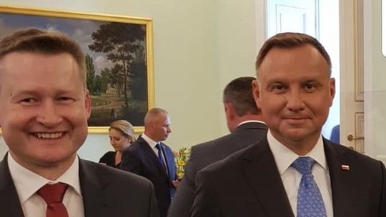 Nowe Miasto z tablicą upamiętniającą 100-lecie Bitwy Warszawskiej