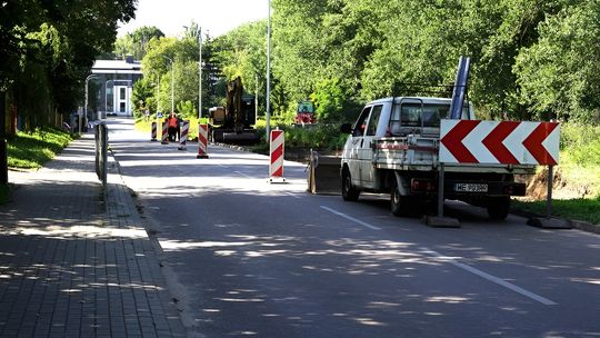 Nowe miejsca parkingowe przy przedszkolu na os. Śródmieście do końca wakacji