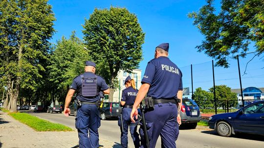 Policjanci podczas patrolu w Ciechanowie