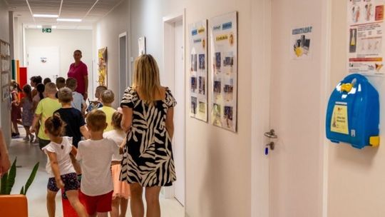 Nowe urządzenia ratujące życie dzieci w miejskich placówkach Ciechanowa
