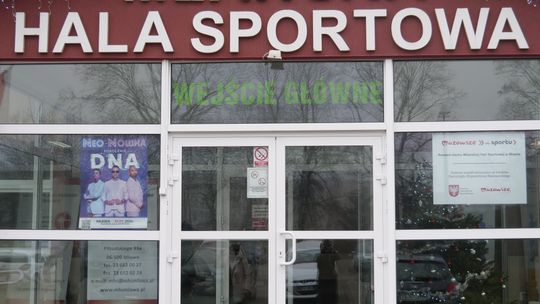 Wejście do mławskiej hali sportowej