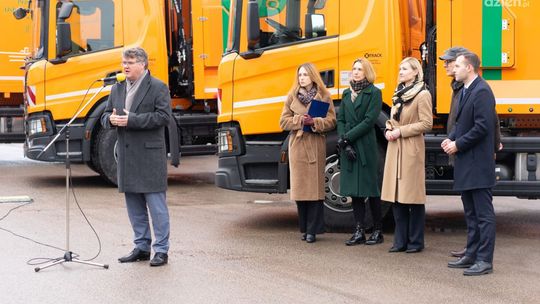 Nowocześnie w Ciechanowie. Bezdotykowe pojemniki do segregacji odpadów na kolejnych osiedlach. Wąsik: Miasto przygotowało bardzo dobry wniosek