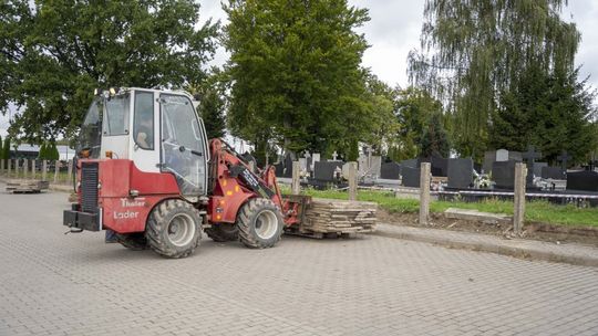 Nowy parkan przy cmentarzu komunalnym w Ciechanowie