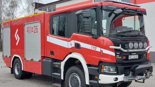 Nowy samochód ratowniczo-gaśniczy w ciechanowskiej komendzie 