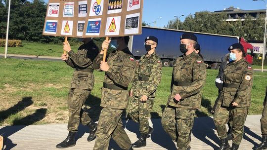 Odblaskowy wąż dla maluchów, deklaracje dla kierowców. Trwa akcja ROAD SAFETY DAYS