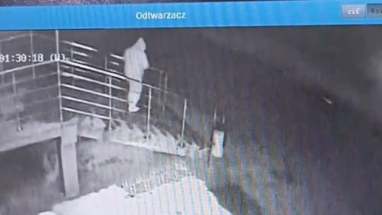 Okradł bank w Grudusku, policja publikuje nagranie z monitoringu