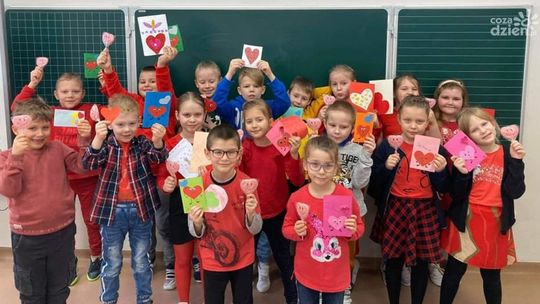 Ona by tak chciała iść do "Trójki". Oryginalna promocja przasnyskiej podstawówki