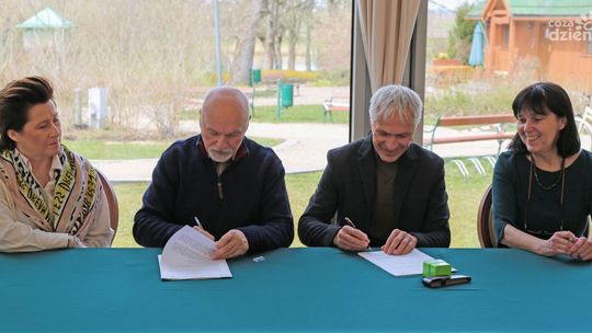 Opinogóra. Umowa na kolejne renowacje zabytkowych nagrobków podpisana