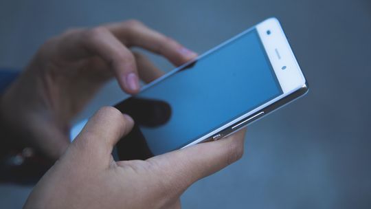 Oszustwa na BLIK przez przejęte konta w mediach społecznościowych – jak się bronić?