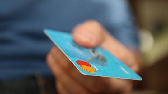 Padł ofiarą tzw. skimmingu. Sklonowali mu kartę i wypłacili pieniądze