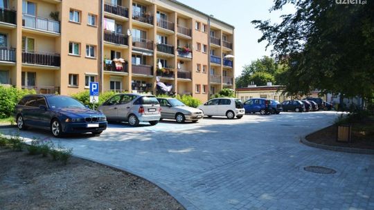 Parking przy Hallera już gotowy