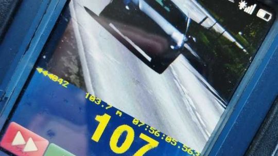 Pęchcin: Pędził 107 km/h tam, gdzie można tylko 50! Natychmiast stracił prawo jazdy