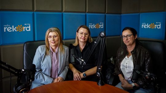 Izabela Kierska, Katarzyna Jurkiewicz i Sylwia Chmiel w studiu Radia Rekord Mazowsze