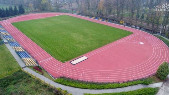 Pierwszy gwizdek na stadionach - na trybunach ograniczenia