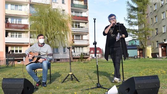 Pierwszy koncert pod blokiem za nami (zdjęcia)
