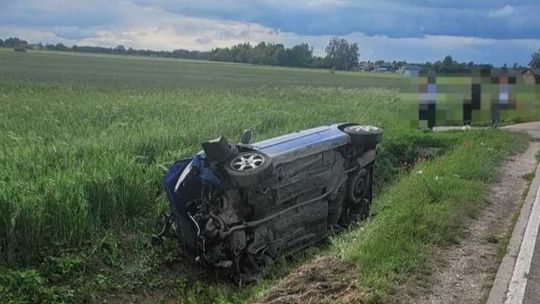 Pijany i bez prawa jazdy. 23-latek dachował w Gołyminie-Ośrodku