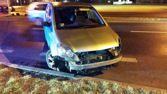 Pijany kierowca o mały włos od tragedii - stracił panowanie nad pojazdem