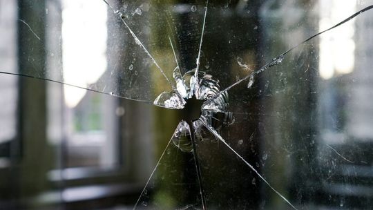 Pijany próbował włamać się do fryzjera