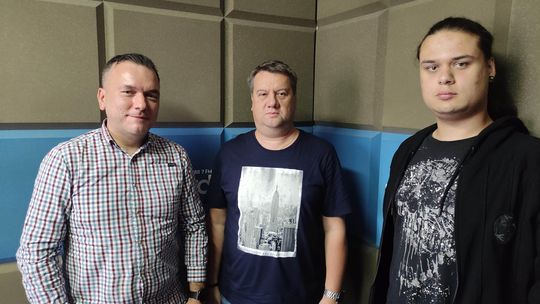 Piotr Pszczółkowski: Moją pierwszą gitarę kupiłem na bazarze. Wisi dumnie na ścianie do dziś!