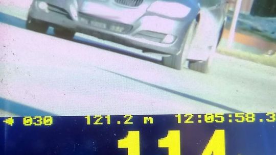 Pirat drogowy ukarany mandatem w wysokości 2 tys. zł na ul. Mławskiej w Radzanowie