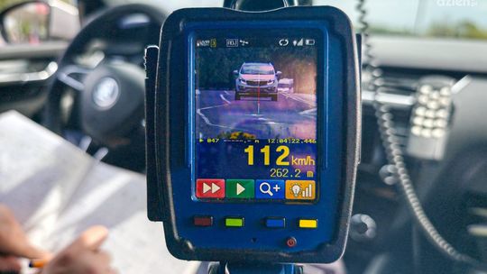 Pirat drogowy w Strzegowie bez prawa jazdy! Jechał ponad 100 km/h w terenie zabudowanym