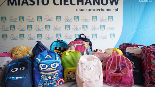 Plecaki dla ukraińskich milusińskich już czekają w ciechanowskim ratuszu