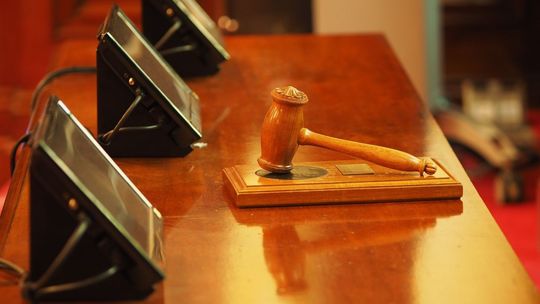 Płońsk: 15-latka potrącona na przejeździe rowerowym. Kierująca podszyła się pod siostrę