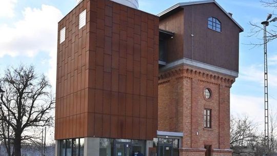 Płońsk: Zabytkowy Dworzec i Wieża Ciśnień Odzyskują Blask! Nowe Planetarium Atrakcją Regionu