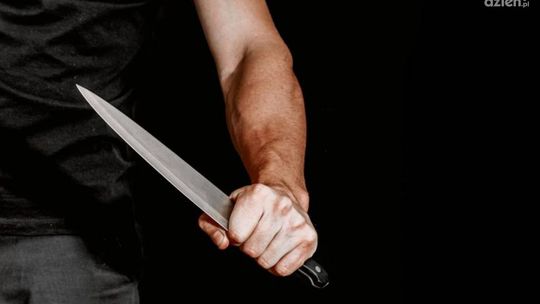 Pobudzony 22-latek chodził po Ciechanowie z nożem. Policja znalazła u niego marihuanę