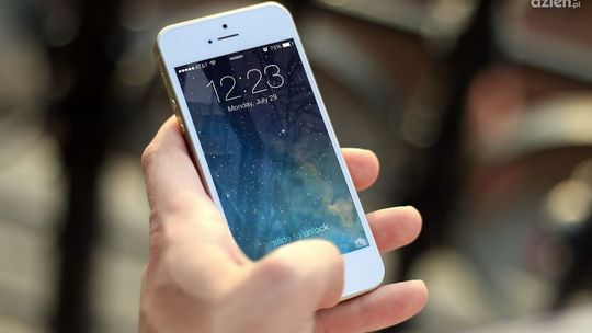 Podał kod płatności mobilnych i stracił prawie 3 tysiące złotych