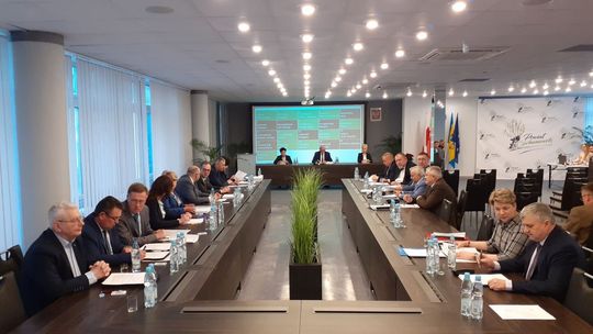 Podczas XLVII sesji Rady Powiatu Ciechanowskiego radni udzielili absolutorium zarządowi powiatu