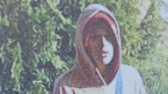 Policja poszukuje człowieka, który "dokonał zaboru" kamer i ... chipsów