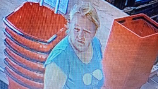 Policja poszukuje dwóch osób podejrzanych o kradzież 