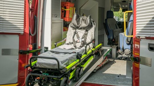 Policjanci z Ojrzenia pomogli rannemu