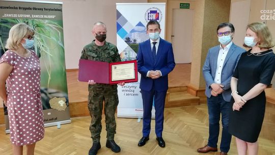 Pomagali ciechanowskiemu szpitalowi przez ponad rok. Dziś im podziękowano!