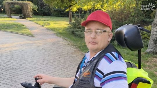 Pomóżmy Grzegorzowi odzyskać mobilność: Zbiórka na nowy akumulator do wózka elektrycznego