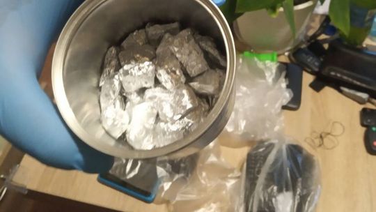 Ponad 3 kg narkotyków i broń - mieszkaniec Mławy zatrzymany