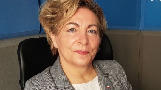 Poseł Anna Cicholska tryska radością. Ma powody?