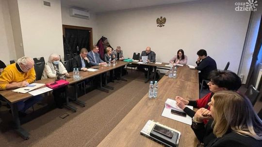Posiedzenie komisji rewizyjnej powiatu ciechanowskiego w nerwowej atmosferze