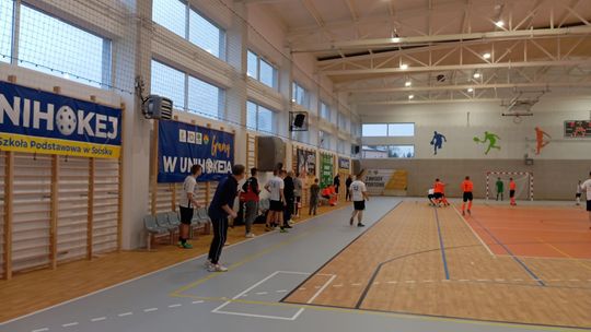 POSŁUCHAJ. Pokazali co to znaczy mieć ducha walki: I Mikołajkowy Turniej Halowej Piłki Nożnej w Sońsku