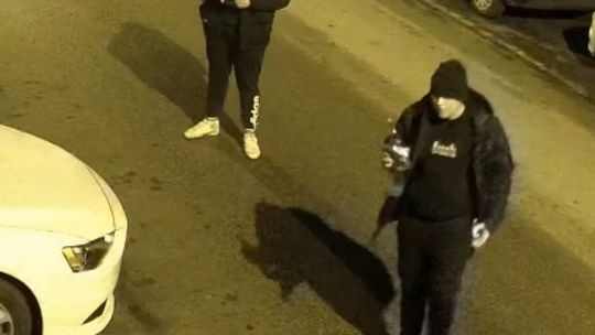 Poszukiwany sprawca uszkodzenia samochodu w Ciechanowie